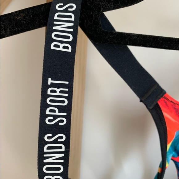 Bonds Underwire Sports Bra - Picture 3 of 4